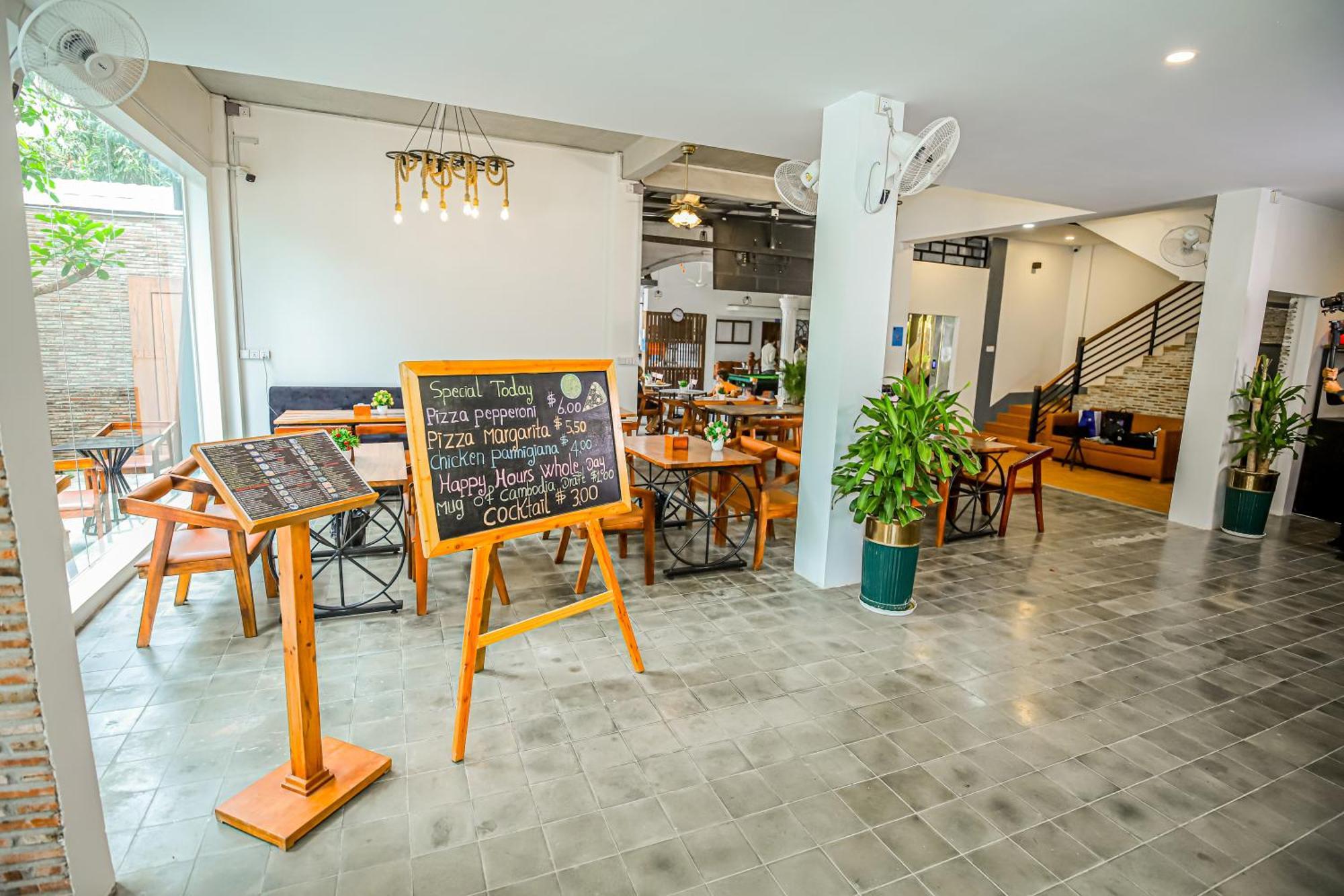 Bliss & Beats Hostel Phnom Penh Exterior photo